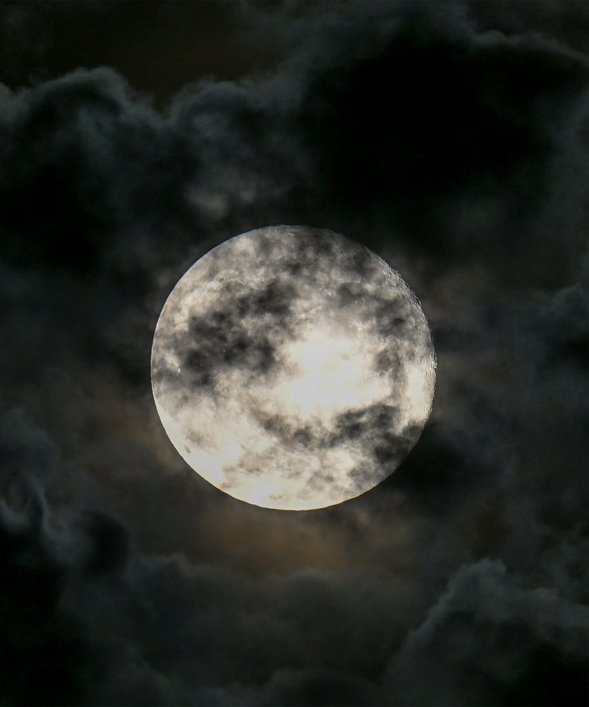 The Super Full Harvest Moon In Aries Is Here & It’s Time To Exist On Our Own Terms